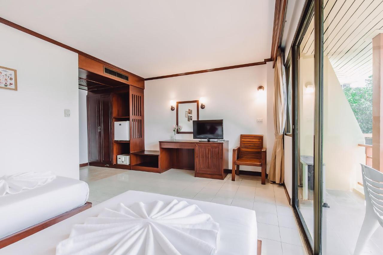 Bauman Ville Hotel Phuket Exterior foto
