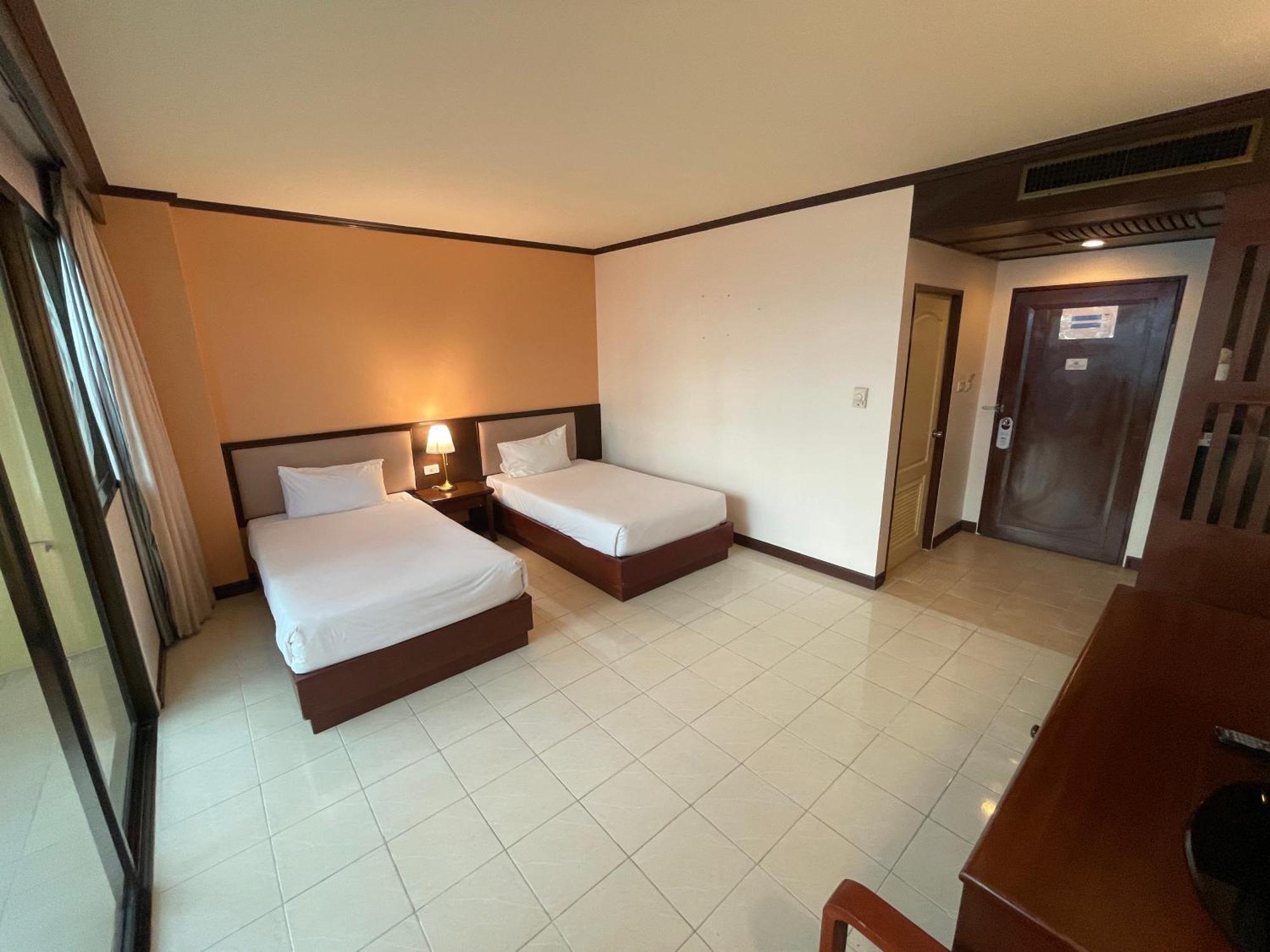 Bauman Ville Hotel Phuket Exterior foto